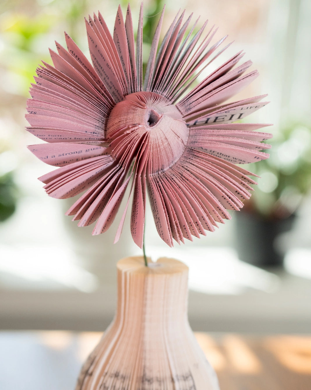 Daisy Book Vase