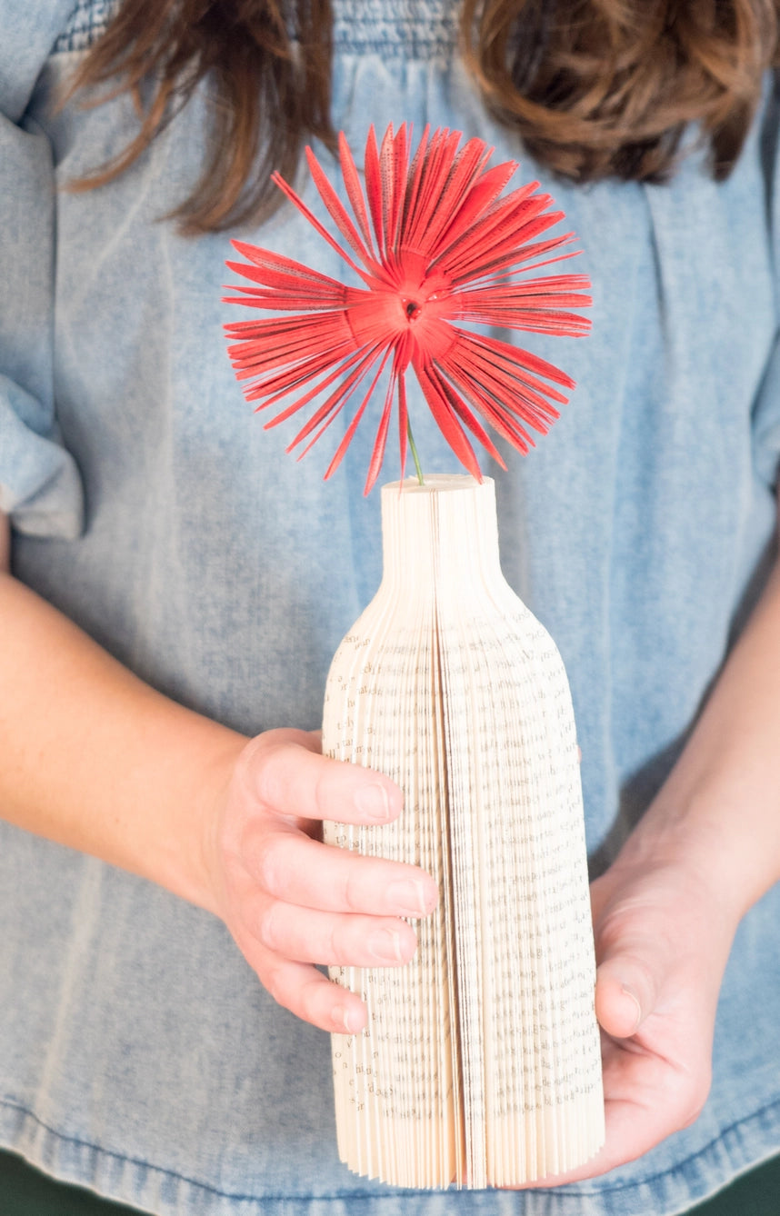 Daisy Book Vase